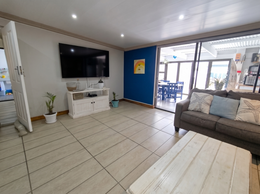6 Bedroom Property for Sale in Struisbaai Western Cape